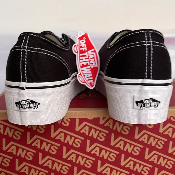 Vans Men’s Authentic Stacked
Canvas Black/True White
VN0A5KXXBMX
Platforms - Picture 13 of 16